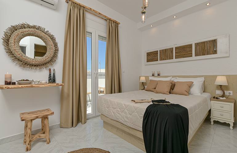 Lighthouse Suites and Apartments in Naxos Town
